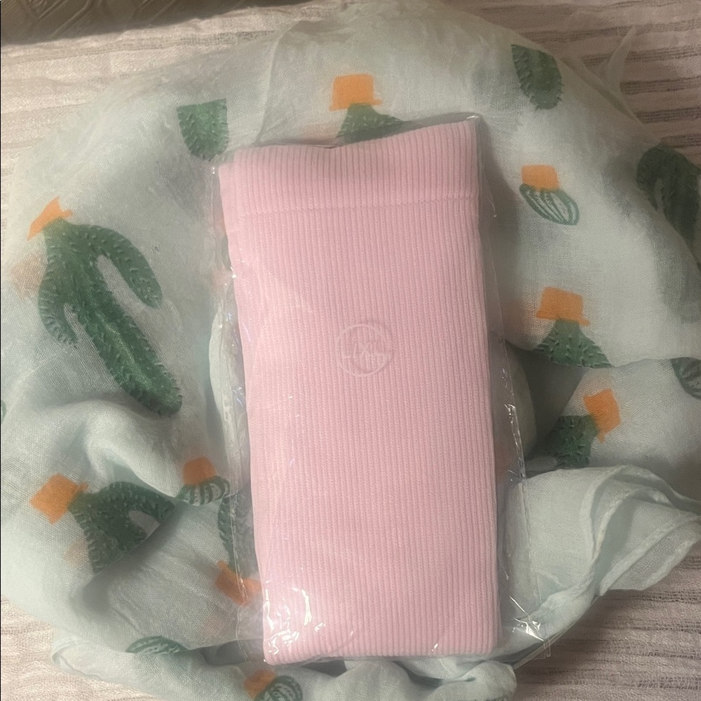 Source Unknown Women's Ribbed Compression Sock Se… - image 3